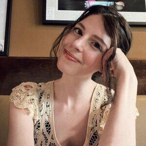 Meet your Posher, Holly